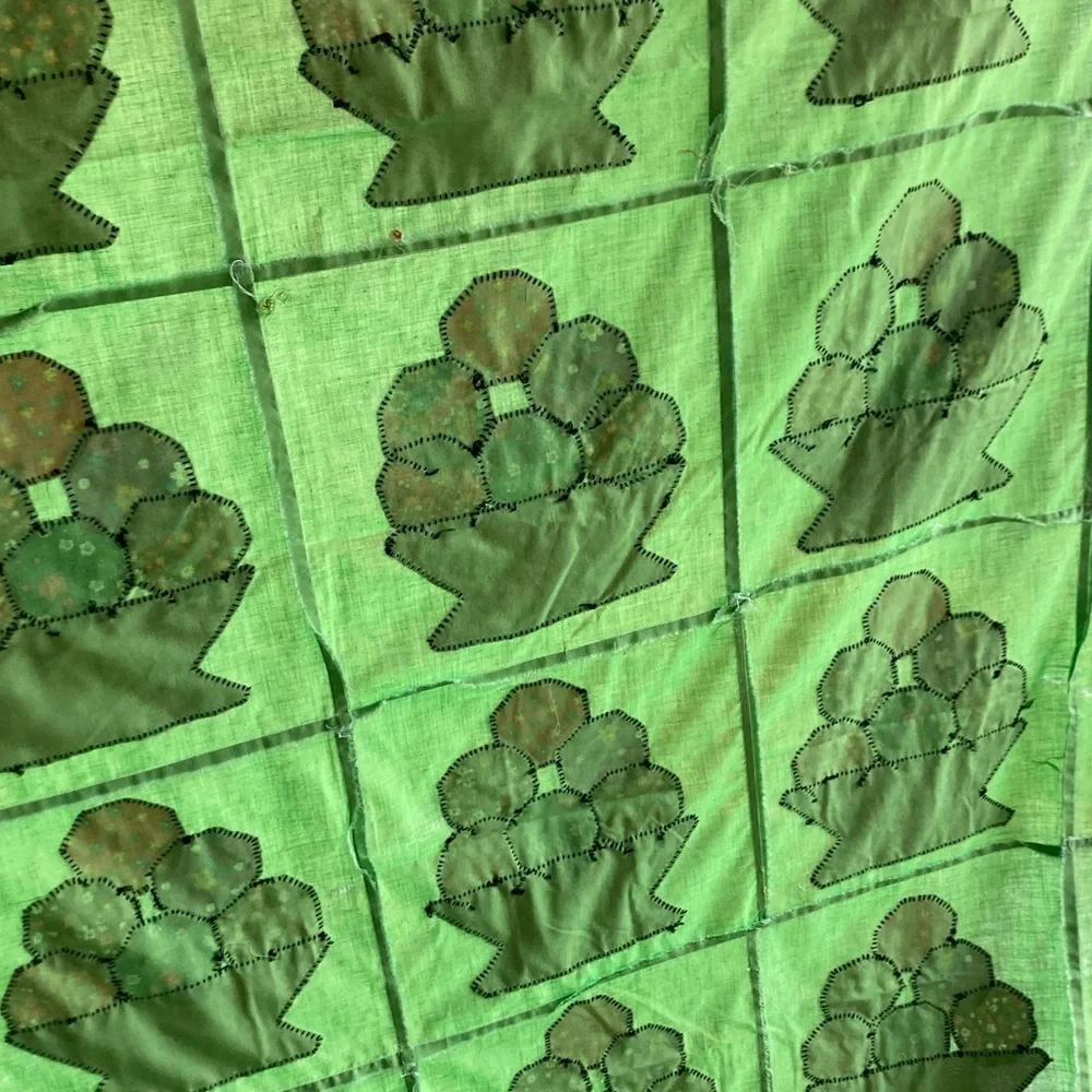 💚🩷 Handstitched Quilt top Gumball Fruit bowl VNTG calico fabric balls folk art